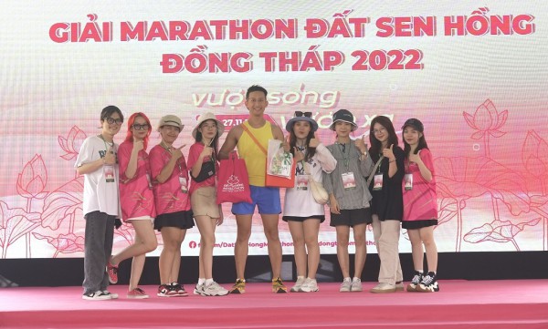 Hơn 3.600 người từ 12 quốc gia tham gia Giải marathon Đất Sen Hồng