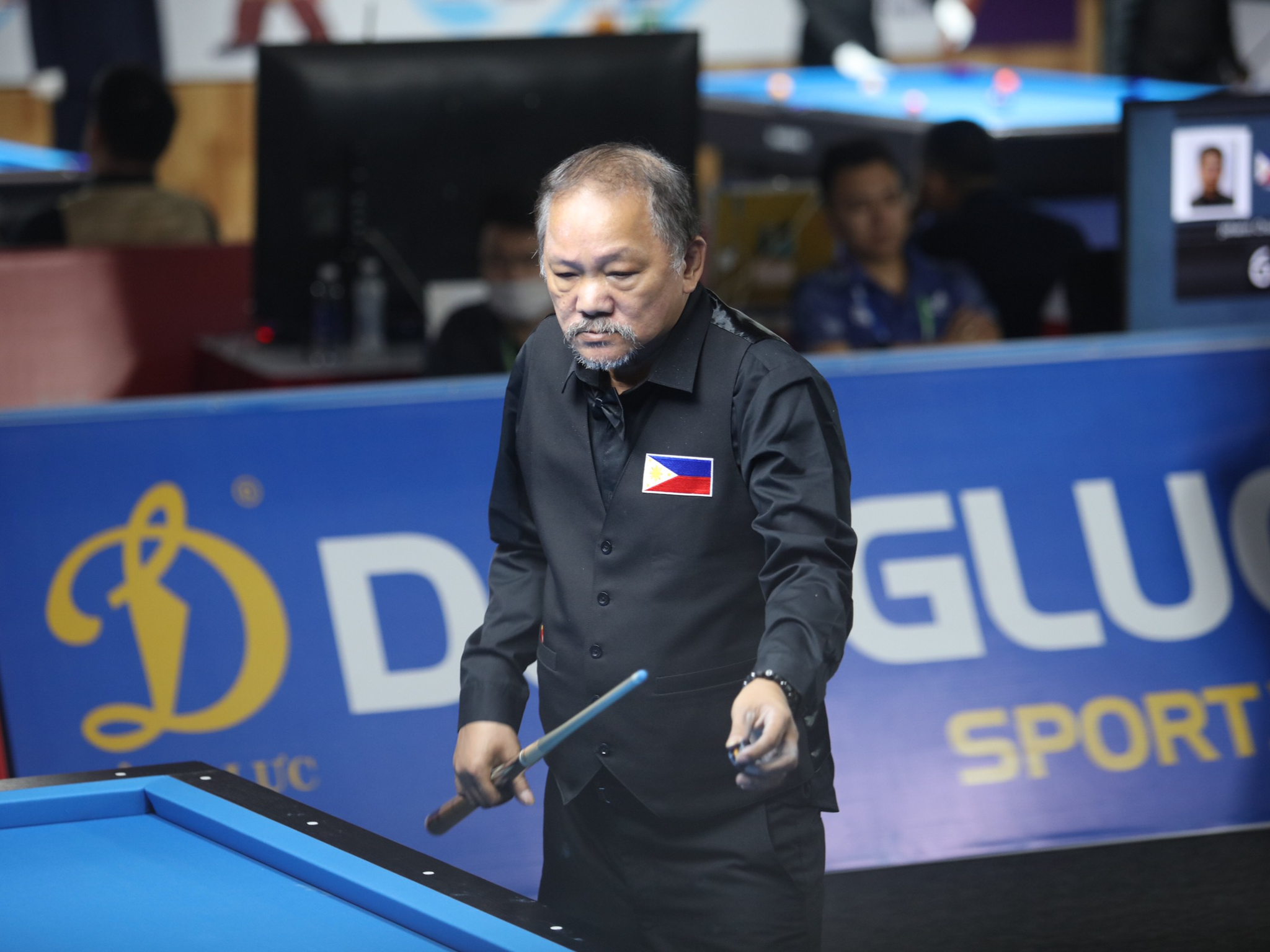 Huyền thoại billiards Efren Reyes tạo ra cơn sốt tại SEA Games 31