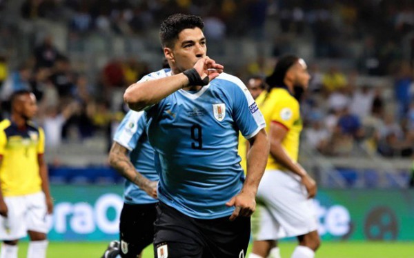 Luis Suarez trở lại đội tuyển quốc gia Uruguay
