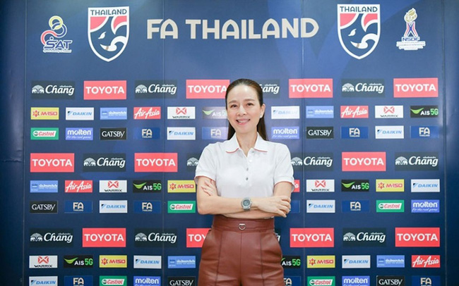 Madam Pang được khuyên nên từ chức trưởng đoàn bóng đá Thái Lan