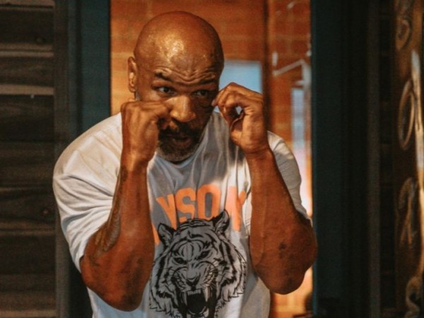 Mike Tyson chạm trán ngôi sao WWE Bobby Lashley trên sàn đấu quyền anh không găng?