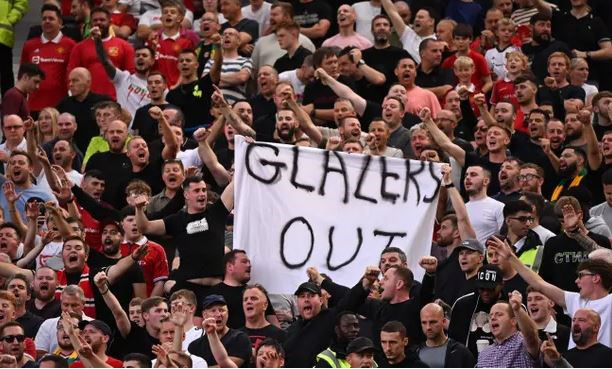 Nhà Glazer rao bán Manchester United