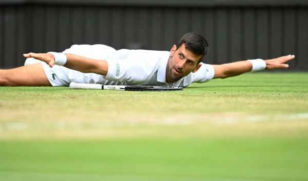 Novak Djokovic lội ngược dòng khó tin để vào bán kết Wimbledon