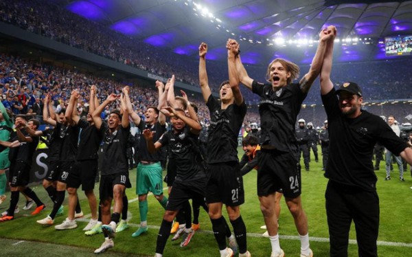 Stuttgart trụ hạng thành công tại Bundesliga