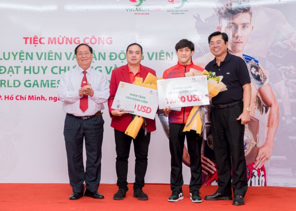 Thầy trò Nguyễn Trần Duy Nhất nhận thưởng xứng đáng sau chiếc huy chương vàng World Games