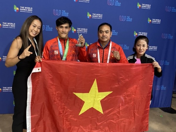 Thầy trò Nguyễn Trần Duy Nhất nhận thưởng xứng đáng sau chiếc huy chương vàng World Games