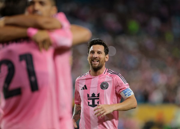 Al Hilal quyết đưa Messi đến Saudi Pro League bằng hợp đồng cực ‘khủng’, cạnh tranh Ronaldo Al Hilal quyết đưa Messi đến Saudi Pro League bằng hợp đồng cực ‘khủng’, cạnh tranh Ronaldo