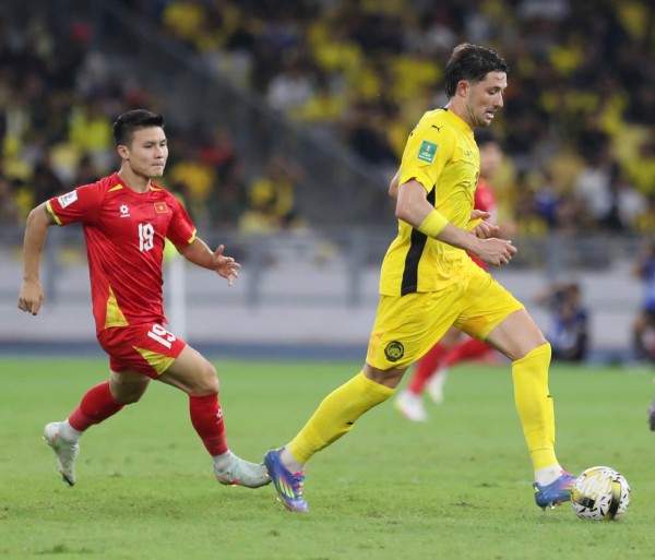 Alaves tạm gạch tên trung vệ nhập tịch Malaysia bị FIFA cấm, lập tức thua ngay tại La Liga Alaves tạm gạch tên trung vệ nhập tịch Malaysia bị FIFA cấm, lập tức thua ngay tại La Liga