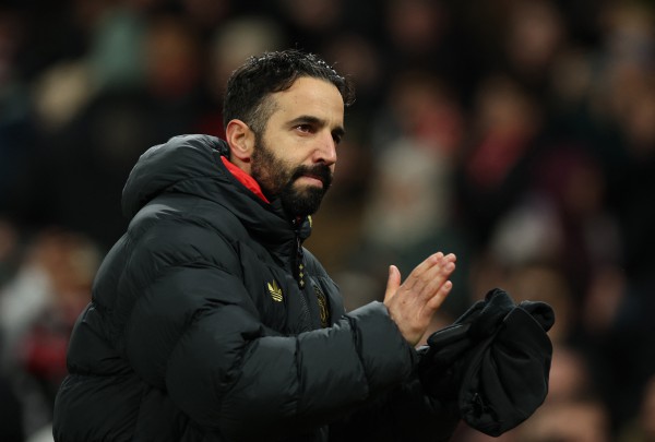 Arsenal vô địch lượt đi nếu thắng Aston Villa, HLV Amorim cùng M.U sẽ lại mạo hiểm?