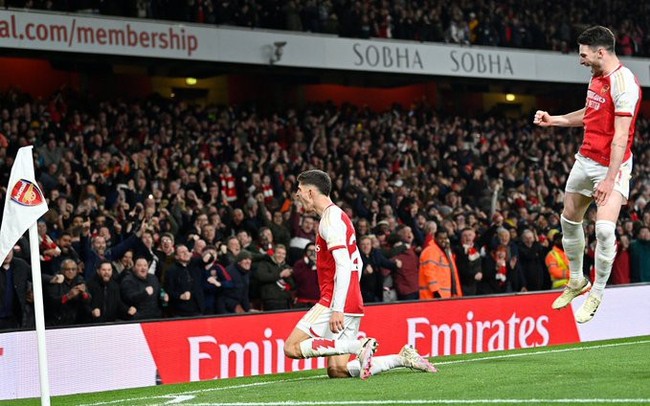 Arsenal vươn lên dẫn đầu Ngoại hạng Anh, Man Utd tìm lại niềm vui chiến thắng