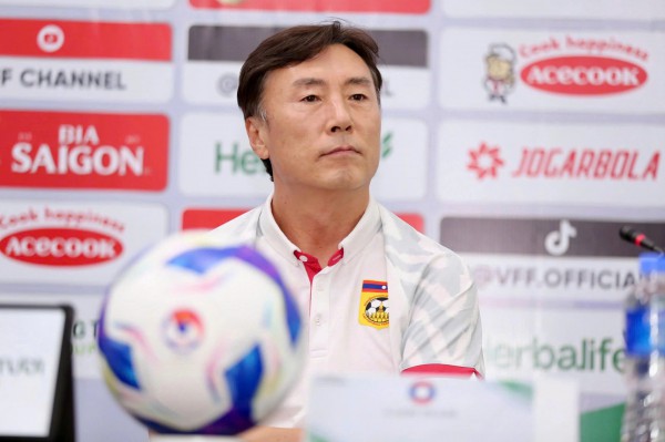 Bại tướng của Kim Sang-sik chia tay đội tuyển và U.23 Lào, chưa lộ diện người trám chỗ Bại tướng của Kim Sang-sik chia tay đội tuyển và U.23 Lào, chưa lộ diện người trám chỗ