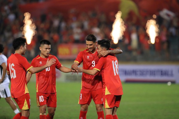 Báo Malaysia: Đội tuyển Việt Nam thắng dễ Bangladesh, lời cảnh báo cho HLV Cklamovski Báo Malaysia: Đội tuyển Việt Nam thắng dễ Bangladesh, lời cảnh báo cho HLV Cklamovski