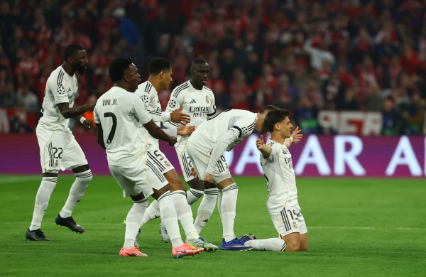 Bayern Munich 'đá văng' Real Madrid theo kịch bản không tưởng, Arsenal cực bản lĩnh loại Sporting Lisbon