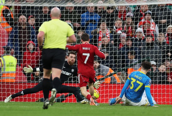 ‘Bom tấn’ Florian Wirtz làm điều đặc biệt, Liverpool đánh bại Wolves: Vẫn khó đuổi kịp Arsenal