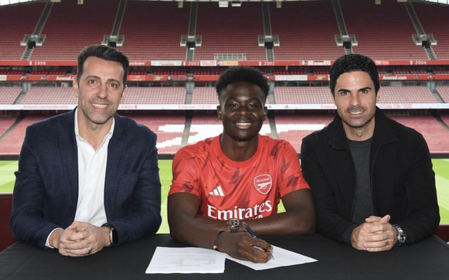 Bukayo Saka gắn bó với Arsenal đến năm 2027