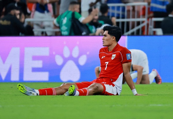 Cầu thủ Indonesia khóc nấc vì trượt World Cup, Chủ tịch PSSI chua xót: ‘Chúng tôi xin lỗi…’