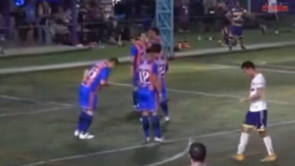 Cầu thủ Thái Lan đột ngột qua đời trên sân khiến cộng đồng bàng hoàng, FAT chia buồn sâu sắc