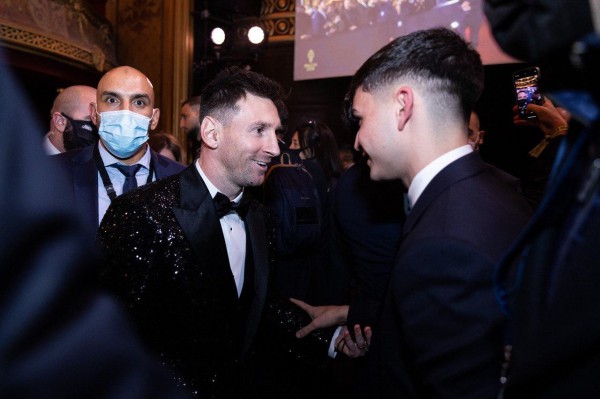 Chủ tịch CLB Barcelona không nói chuyện với Messi dù gặp nhau ở lễ trao Quả bóng vàng