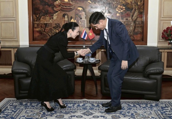 Chủ tịch FAT xin lỗi nhân dân Việt Nam tại cuộc gặp Đại sứ Việt Nam tại Thái Lan Chủ tịch FAT xin lỗi nhân dân Việt Nam tại cuộc gặp Đại sứ Việt Nam tại Thái Lan