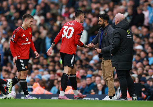 Công khai thách thức ban lãnh đạo M.U, HLV Amorim đối mặt nguy cơ sa thải