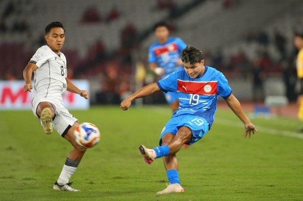 Cú ném biên mạnh như đá phạt giúp U.23 Indonesia thắng nghẹt thở Philippines: Tốp 1 bảng A Cú ném biên mạnh như đá phạt giúp U.23 Indonesia thắng nghẹt thở Philippines: Tốp 1 bảng A