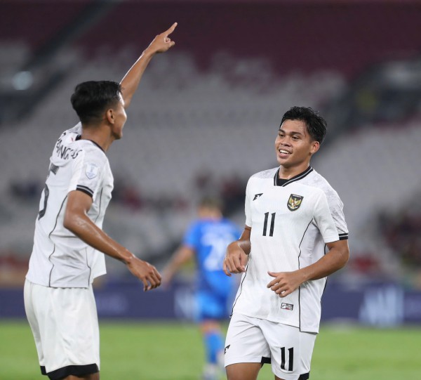 Cú ném biên mạnh như đá phạt giúp U.23 Indonesia thắng nghẹt thở Philippines: Tốp 1 bảng A Cú ném biên mạnh như đá phạt giúp U.23 Indonesia thắng nghẹt thở Philippines: Tốp 1 bảng A