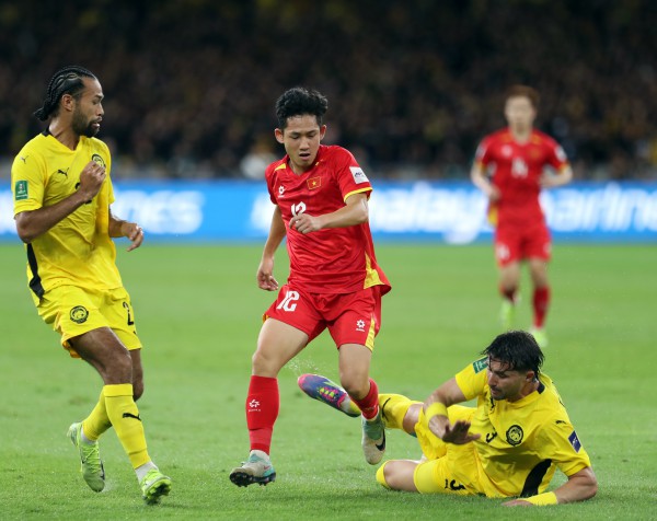 Cựu danh thủ Malaysia chỉ trích FAM thiếu tầm nhìn: 'Phải biết xấu hổ vì án phạt của FIFA' Cựu danh thủ Malaysia chỉ trích FAM thiếu tầm nhìn: 'Phải biết xấu hổ vì án phạt của FIFA'