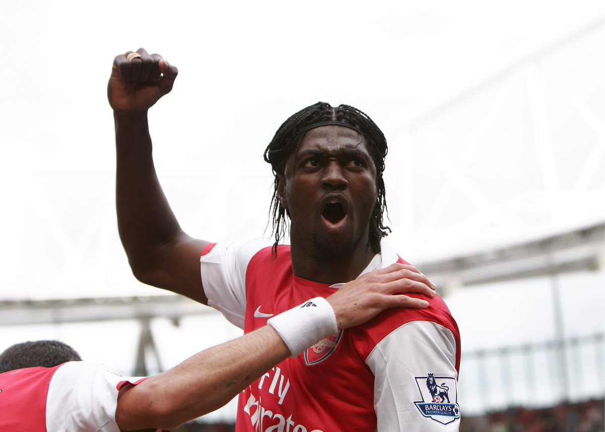 Cựu sao Arsenal Emmanuel Adebayor giải nghệ ở tuổi 39