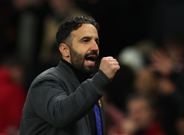 Dẫn trước nhờ trọng tài sai lầm, M.U vẫn hòa thót tim: HLV Amorim ‘hiện nguyên hình’?