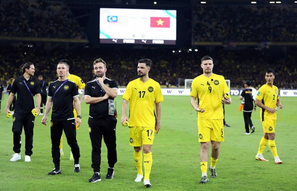 FAM lộ rõ mâu thuẫn trong bê bối nhập tịch, đã thiếu trung thực thế nào?