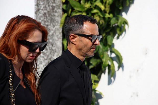 Gia đình, đồng nghiệp và hàng nghìn người hâm mộ tiễn biệt anh em Diogo Jota Gia đình, đồng nghiệp và hàng nghìn người hâm mộ tiễn biệt anh em Diogo Jota