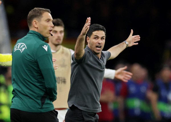 HLV Arteta nổi giận lôi đình ‘Arsenal thua đau do trọng tài’, HLV Enrique ngưỡng mộ đối thủ nhưng quả quyết… HLV Arteta nổi giận lôi đình ‘Arsenal thua đau do trọng tài’, HLV Enrique ngưỡng mộ đối thủ nhưng quả quyết…