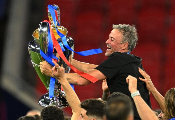 HLV Arteta nổi giận lôi đình ‘Arsenal thua đau do trọng tài’, HLV Enrique ngưỡng mộ đối thủ nhưng quả quyết… HLV Arteta nổi giận lôi đình ‘Arsenal thua đau do trọng tài’, HLV Enrique ngưỡng mộ đối thủ nhưng quả quyết…