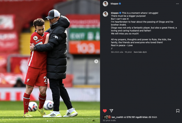 HLV Klopp đau đớn tột cùng, CĐV Liverpool đặt vòng hoa ở sân Anfield tưởng nhớ Diogo Jota HLV Klopp đau đớn tột cùng, CĐV Liverpool đặt vòng hoa ở sân Anfield tưởng nhớ Diogo Jota