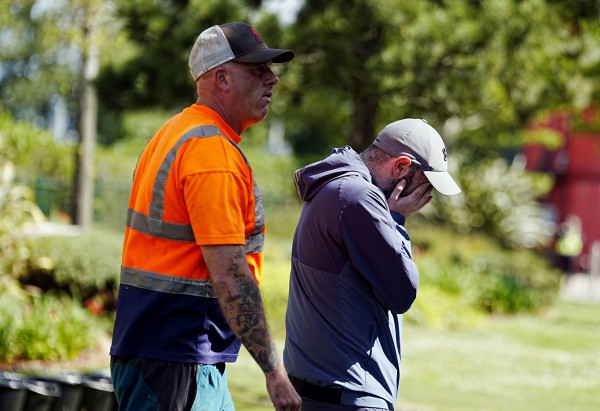 HLV Klopp đau đớn tột cùng, CĐV Liverpool đặt vòng hoa ở sân Anfield tưởng nhớ Diogo Jota HLV Klopp đau đớn tột cùng, CĐV Liverpool đặt vòng hoa ở sân Anfield tưởng nhớ Diogo Jota