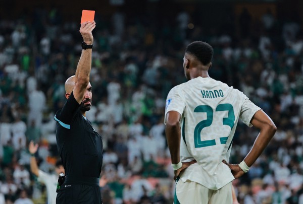 HLV Kluivert thất vọng ê chề vì Indonesia thua đau, bất ngờ đưa trọng tài lên tận mây xanh HLV Kluivert thất vọng ê chề vì Indonesia thua đau, bất ngờ đưa trọng tài lên tận mây xanh