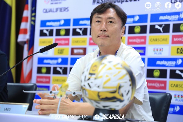 HLV Lào buồn ngẩn ngơ vì thua ngược, HLV Cklamovski đưa Malaysia lên tận mây xanh HLV Lào buồn ngẩn ngơ vì thua ngược, HLV Cklamovski đưa Malaysia lên tận mây xanh