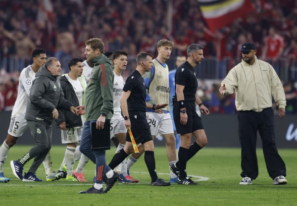 HLV Real Madrid và cầu thủ 'công kích' trọng tài dữ dội, Chủ tịch Perez làm điều hiếm gặp