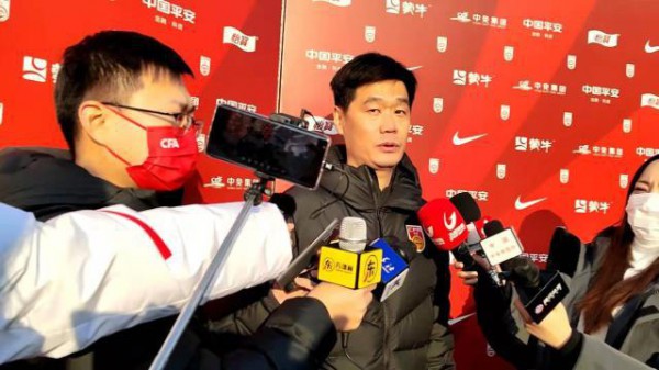 HLV tuyển Trung Quốc muốn truyền thông ngừng săm soi tiêu cực trước trận gặp Nhật