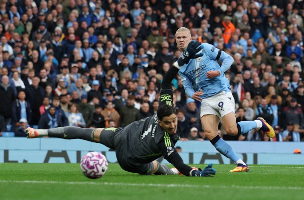 Haaland ‘dạy’ Sesko cách đá tiền đạo, Man City đè bẹp M.U: Chênh lệch đẳng cấp Haaland ‘dạy’ Sesko cách đá tiền đạo, Man City đè bẹp M.U: Chênh lệch đẳng cấp