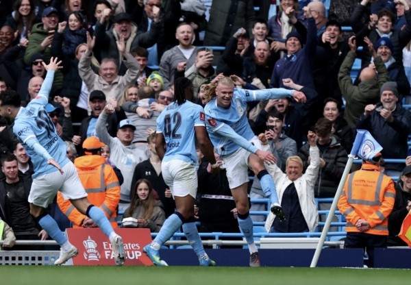 Haaland lập hattrick, Man City thắng đậm khó tin Liverpool trong ngày HLV Guardiola ngồi khán đài Haaland lập hattrick, Man City thắng đậm khó tin Liverpool trong ngày HLV Guardiola ngồi khán đài