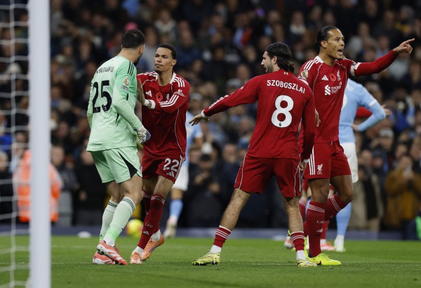 Hàng thủ thảm họa, Liverpool thua tan nát Man City: HLV Slot bị chỉ trích dữ dội Hàng thủ thảm họa, Liverpool thua tan nát Man City: HLV Slot bị chỉ trích dữ dội