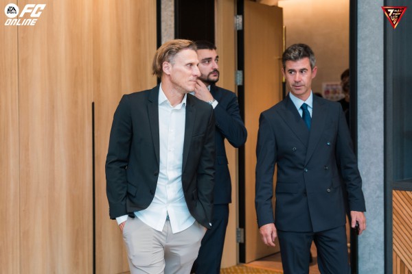 Huyền thoại Diego Forlan mừng sinh nhật cùng FC Online tại Hà Nội Huyền thoại Diego Forlan mừng sinh nhật cùng FC Online tại Hà Nội