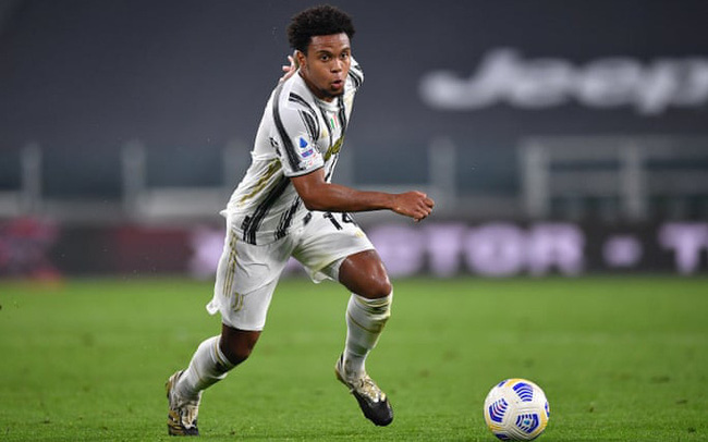 Juventus chia tay ngôi sao đầu tiên sau án phạt trừ 15 điểm