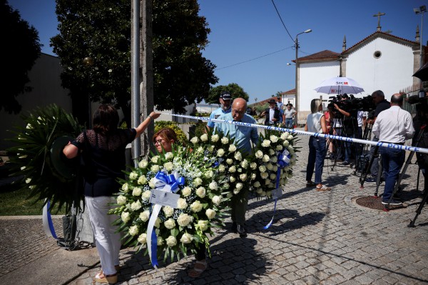 Lễ tưởng niệm riêng tư Diogo Jota và em trai, Tổng thống và Thủ tướng Bồ Đào Nha đến chia buồn Lễ tưởng niệm riêng tư Diogo Jota và em trai, Tổng thống và Thủ tướng Bồ Đào Nha đến chia buồn
