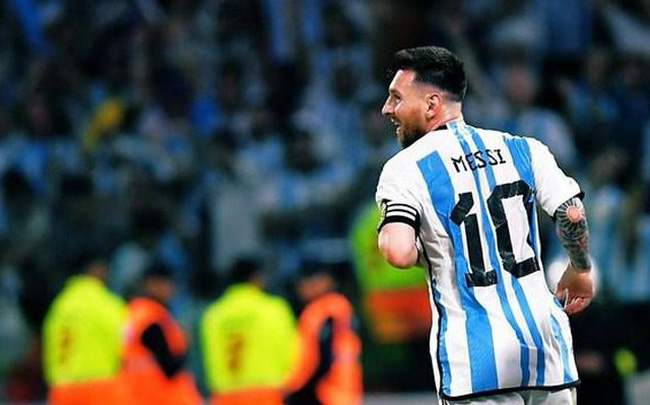 Lionel Messi vượt mốc ghi 100 bàn thắng cho ĐT Argentina