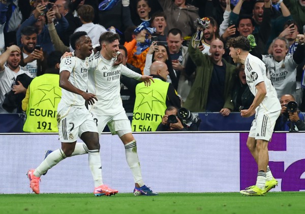 Man City thua tan nát Real Madrid vì dính 'bẫy' phản công, PSG đè bẹp Chelsea