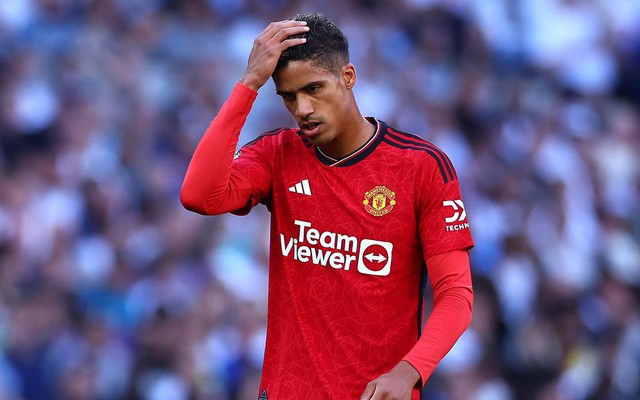 Manchester United không gia hạn hợp đồng với Raphael Varane