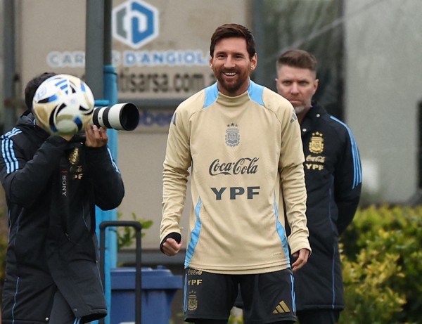 Messi chỉ thi đấu 1 trận tại Argentina, HLV Scaloni có quyết định bất ngờ Messi chỉ thi đấu 1 trận tại Argentina, HLV Scaloni có quyết định bất ngờ