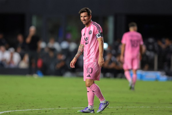 Messi có hành động cực lạ gây lo lắng, điều gì đã xảy ra? Messi có hành động cực lạ gây lo lắng, điều gì đã xảy ra?